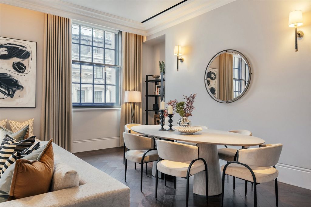 Property photo 3 of 10 Dining Area