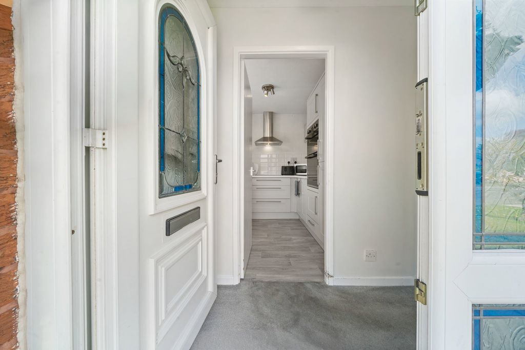 Property photo 2 of 32