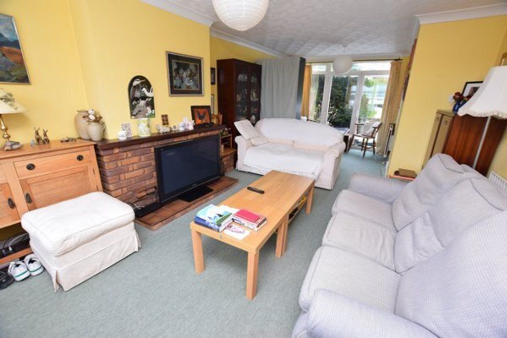 Property photo 2 of 8 Lounge