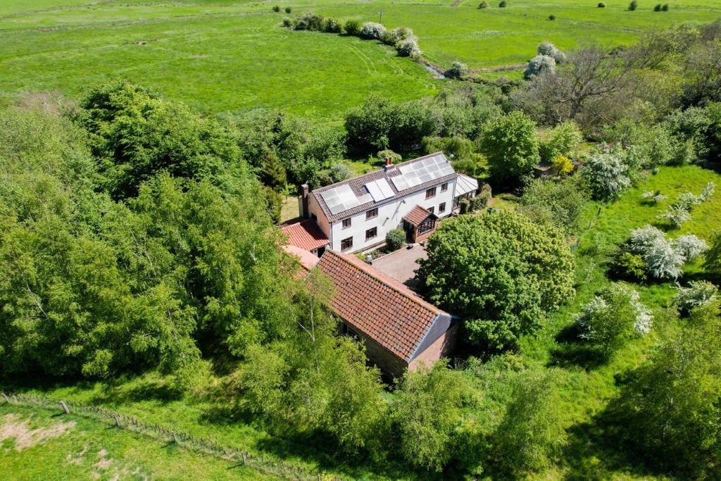 Property photo 2 of 35