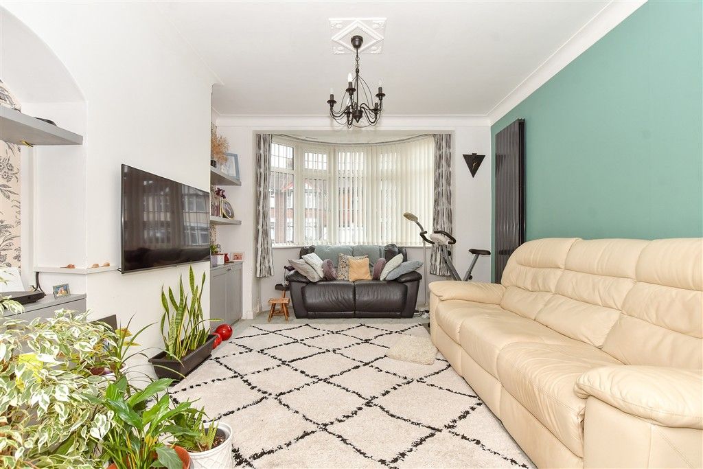 Property photo 3 of 9 Lounge