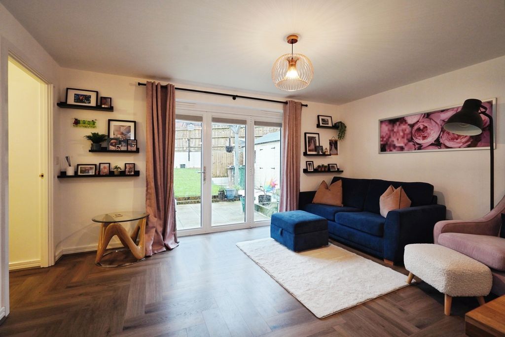 Property photo 2 of 20 Lounge