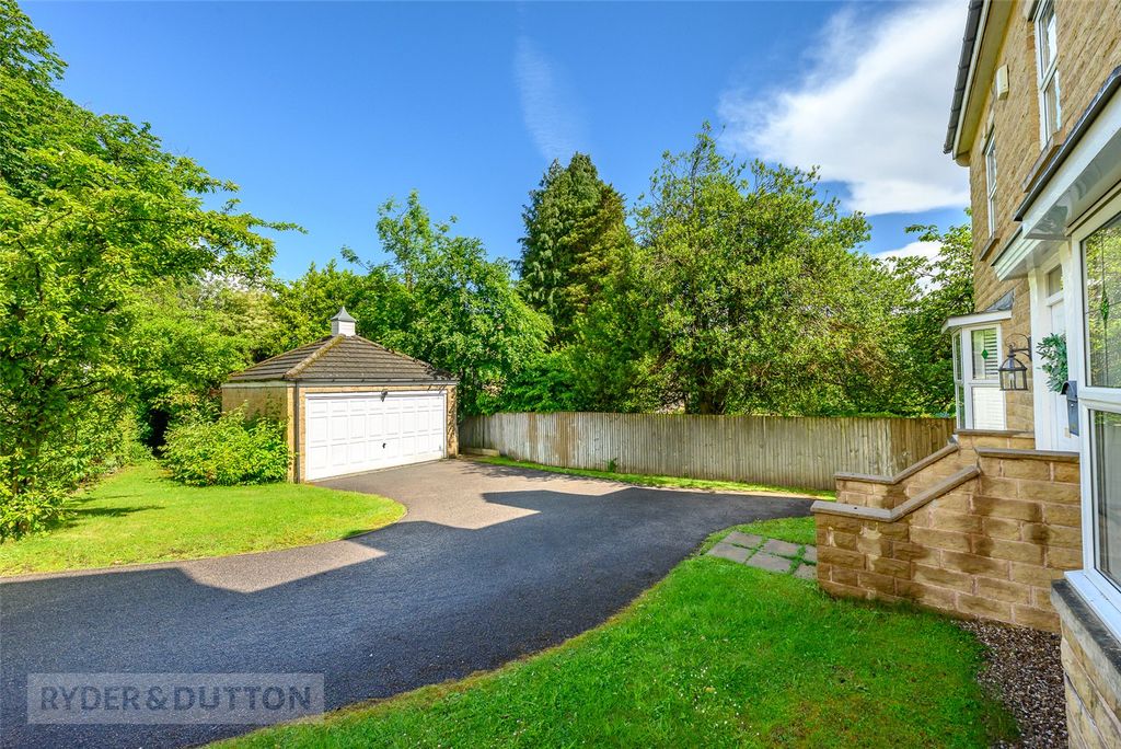 Property photo 2 of 29 Drive & Garage