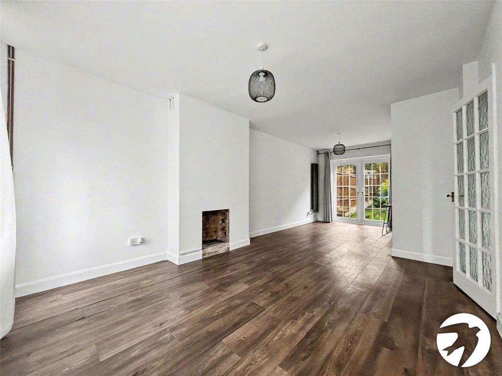 Property photo 2 of 12 Lounge