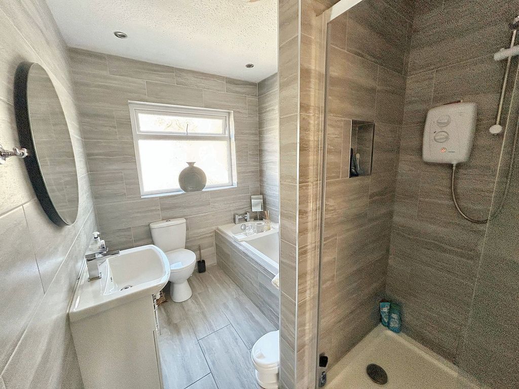 Property photo 2 of 34