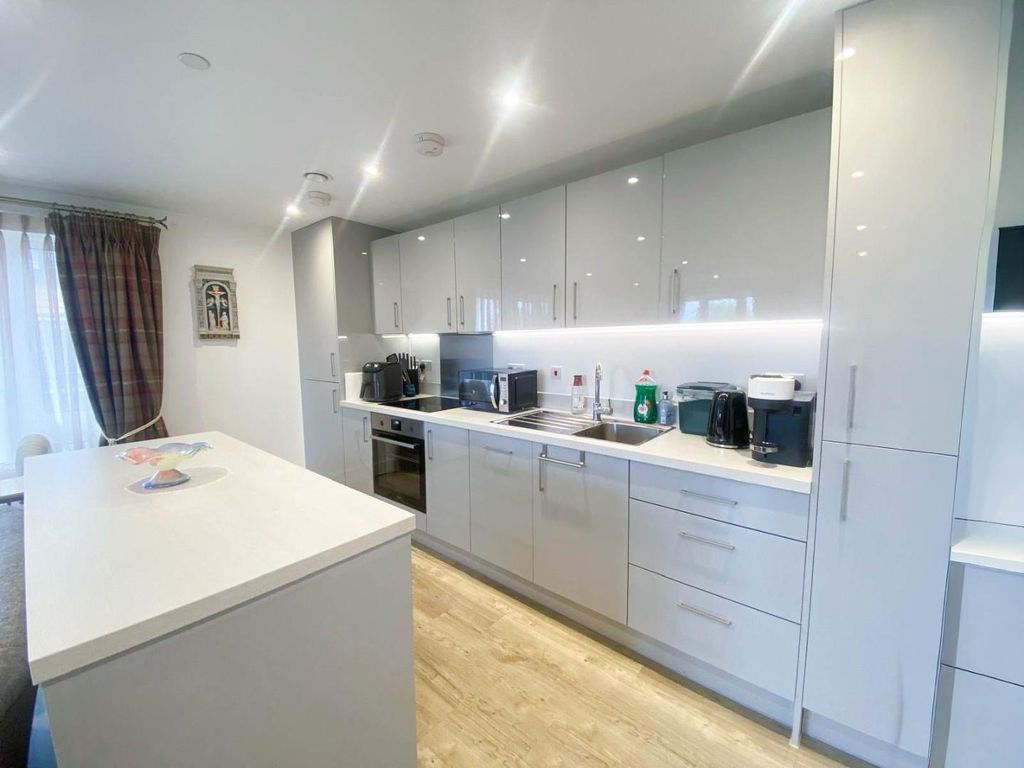 Property photo 2 of 10 Ab5c570E-2E74-40F5-84Ff-F35A43Aedc48.Jpg