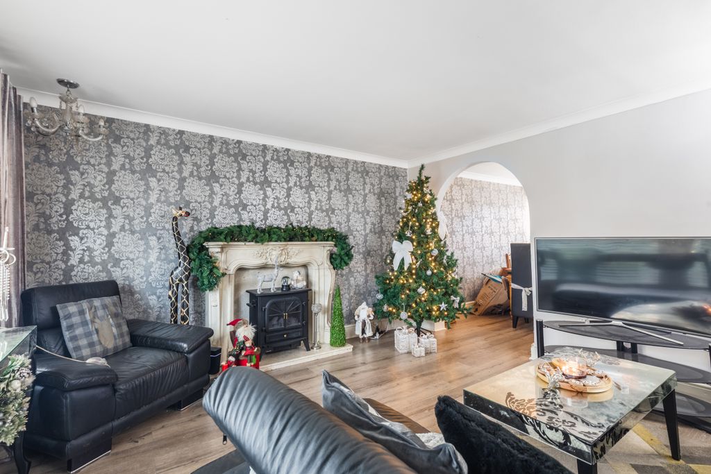 Property photo 2 of 23