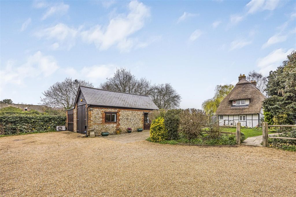 Property photo 2 of 34 1 &amp; 2 Thatched Cottages, Eastleigh Road, Havant-Po