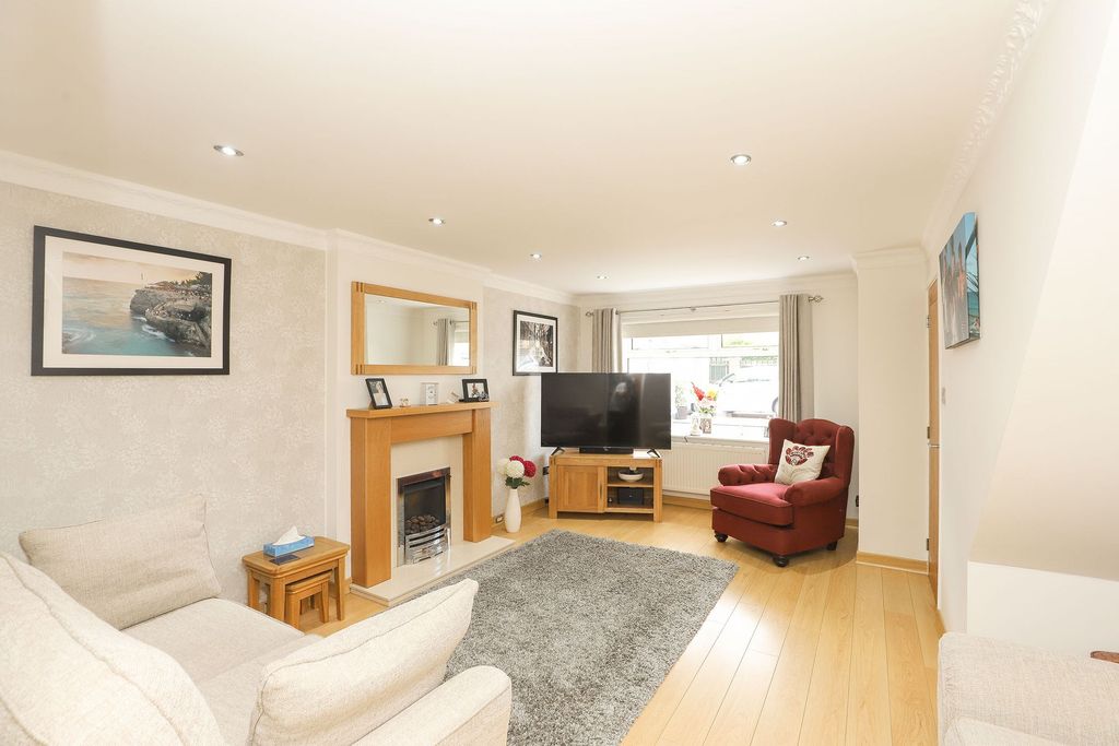 Property photo 2 of 32
