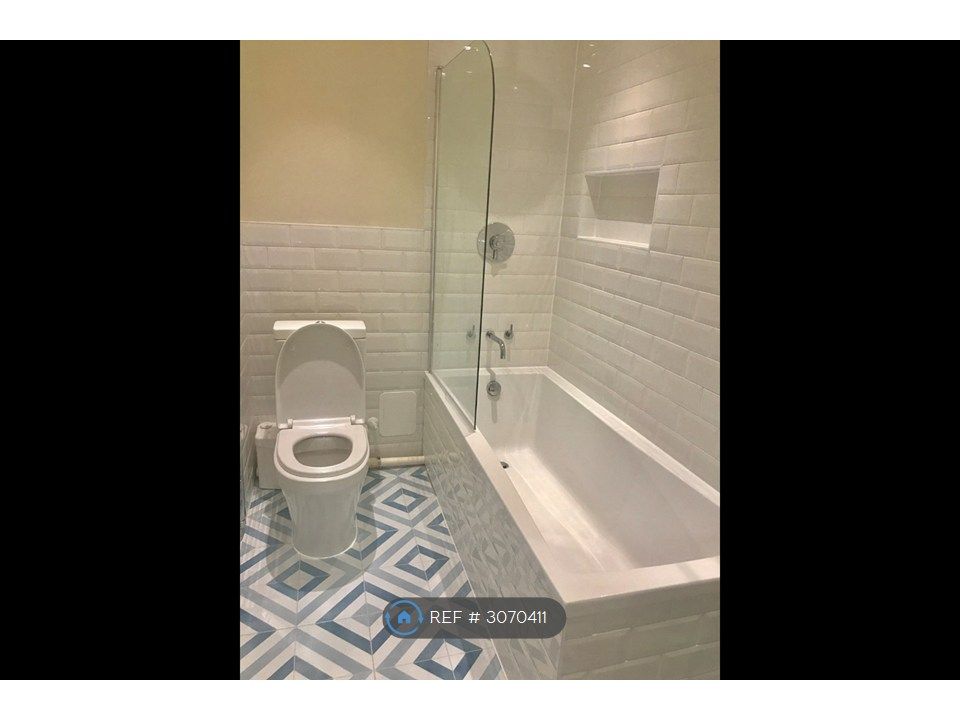 Property photo 2 of 25 Bathroom