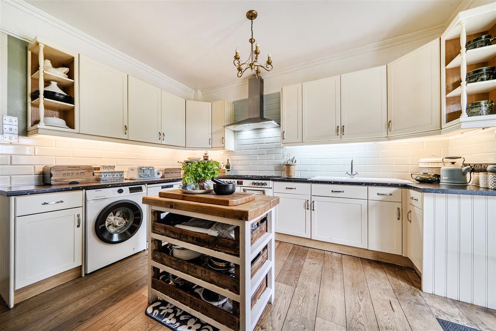 Property photo 1 of 18 Kitchen/Breakfast Room