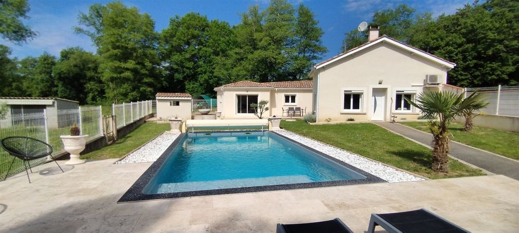 Property photo 1 of 8 Beautifully Renovated House In The Madaillan Area