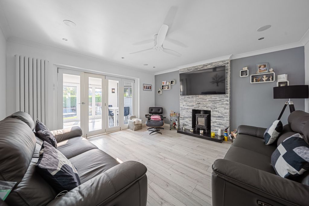 Property photo 3 of 16 4375376