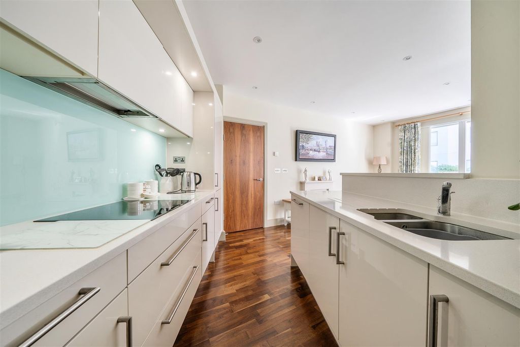 Property photo 3 of 17 Kitchen