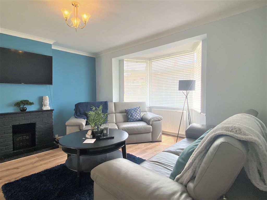 Property photo 3 of 14 Living Room