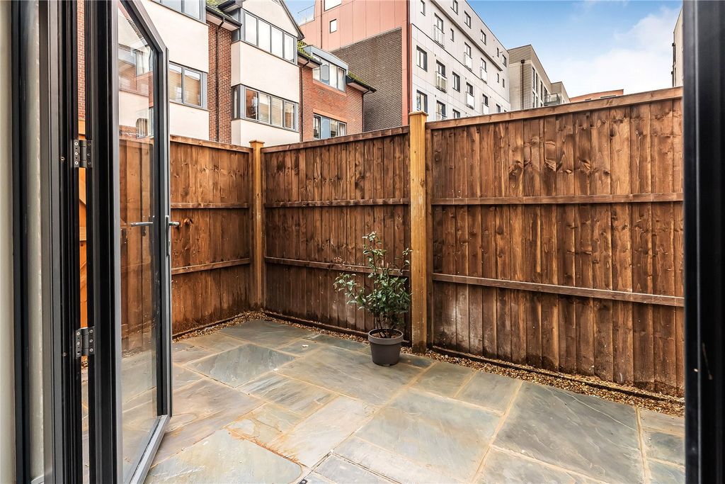 Property photo 2 of 23 Picture No. 19