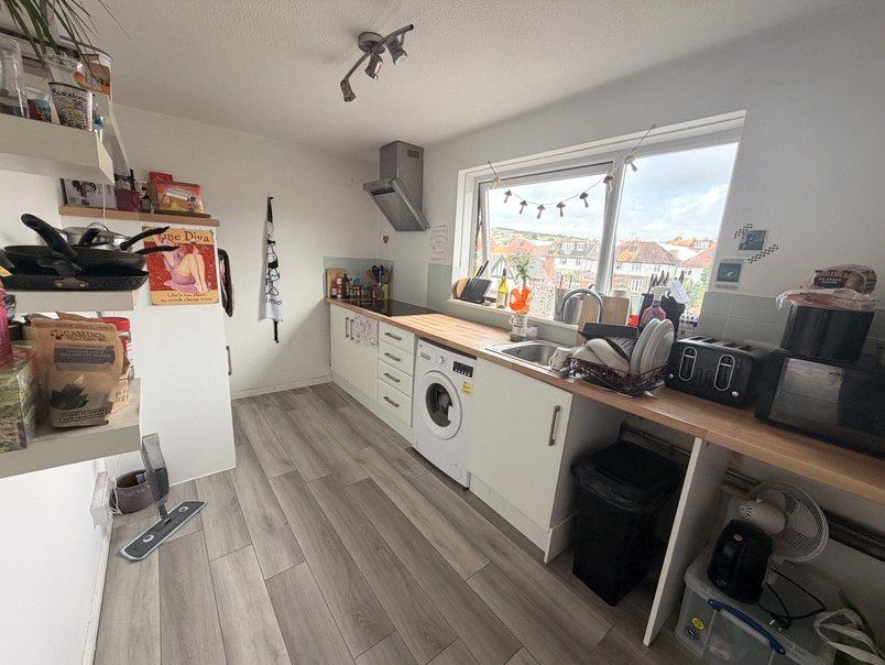 Property photo 3 of 9 Kitchen