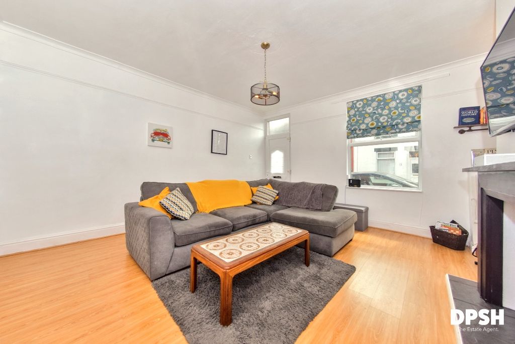 Property photo 2 of 22