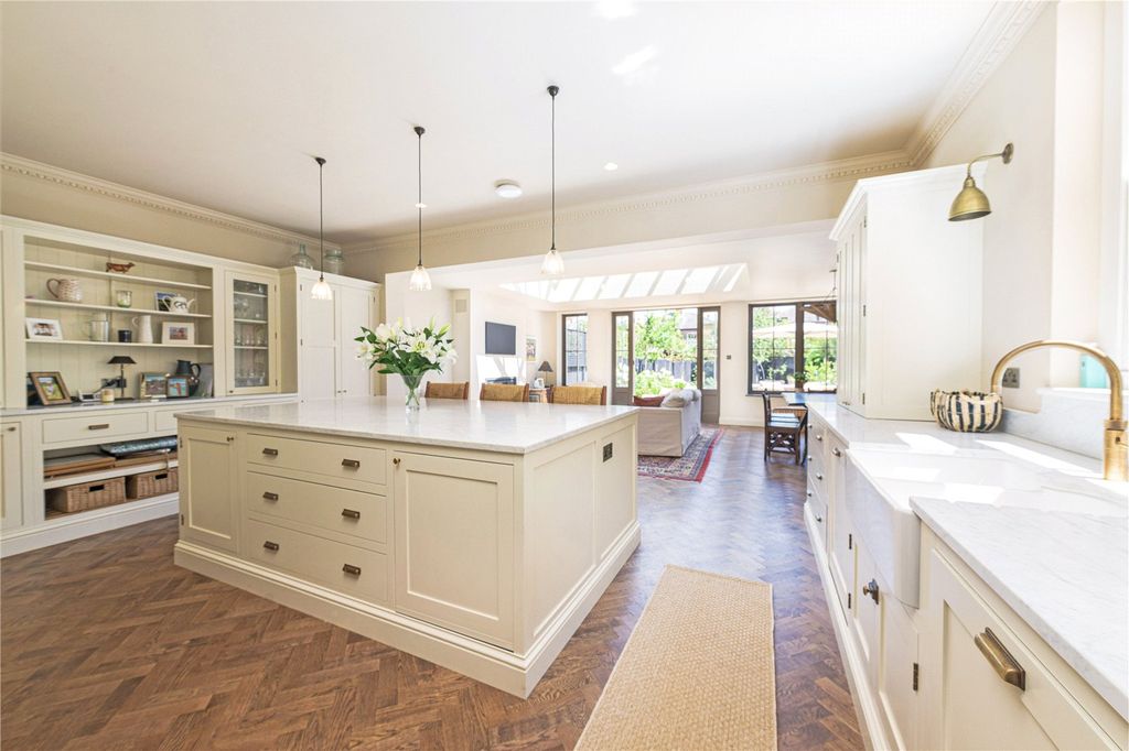 Property photo 2 of 7 Kitchen