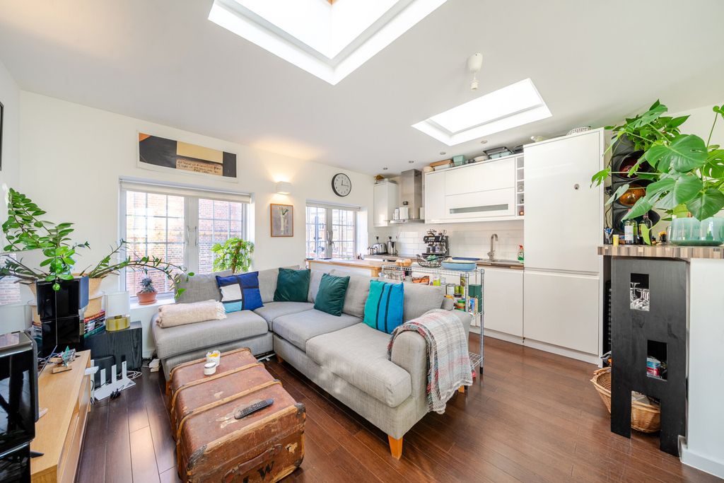 Property photo 2 of 15 Reception/Kitchen