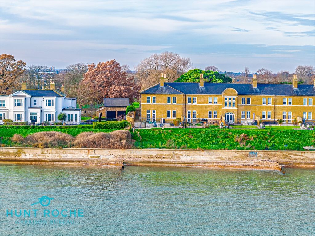 Property photo 3 of 53 Picture No. 11