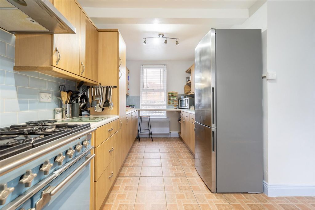 Property photo 3 of 12 Kitchen