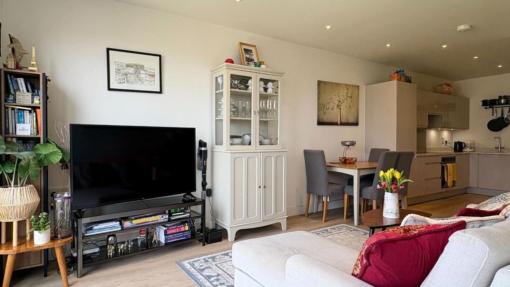 Property photo 3 of 9 Blair Street, E14 For Sale 1 Bedroom, Flat By Barr