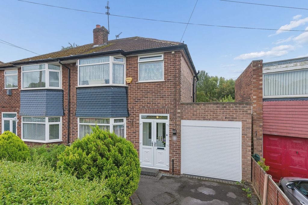 Property photo 2 of 36