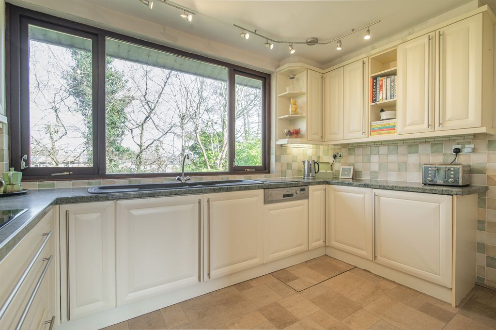 Property photo 2 of 23