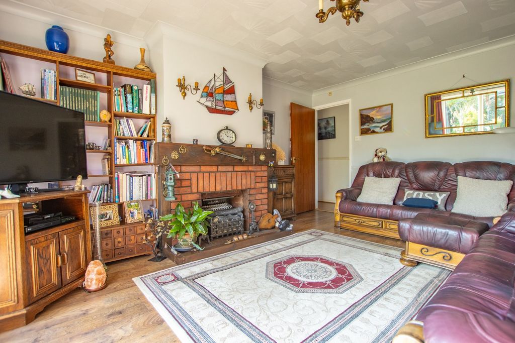 Property photo 3 of 20 4412236