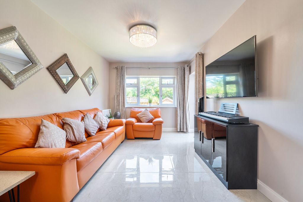 Property photo 3 of 17 1480048-19-6A32ce...