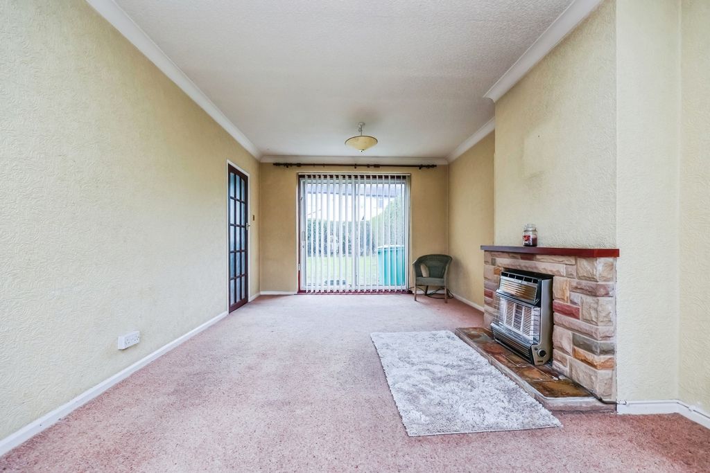 Property photo 3 of 15 Lounge