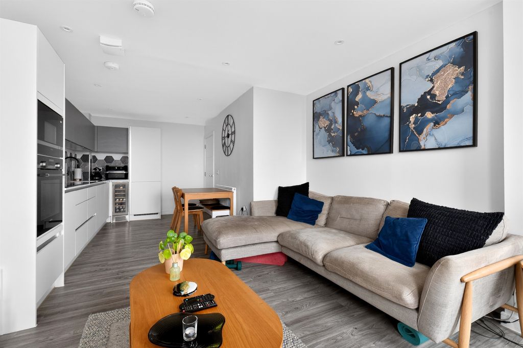 Property photo 3 of 18