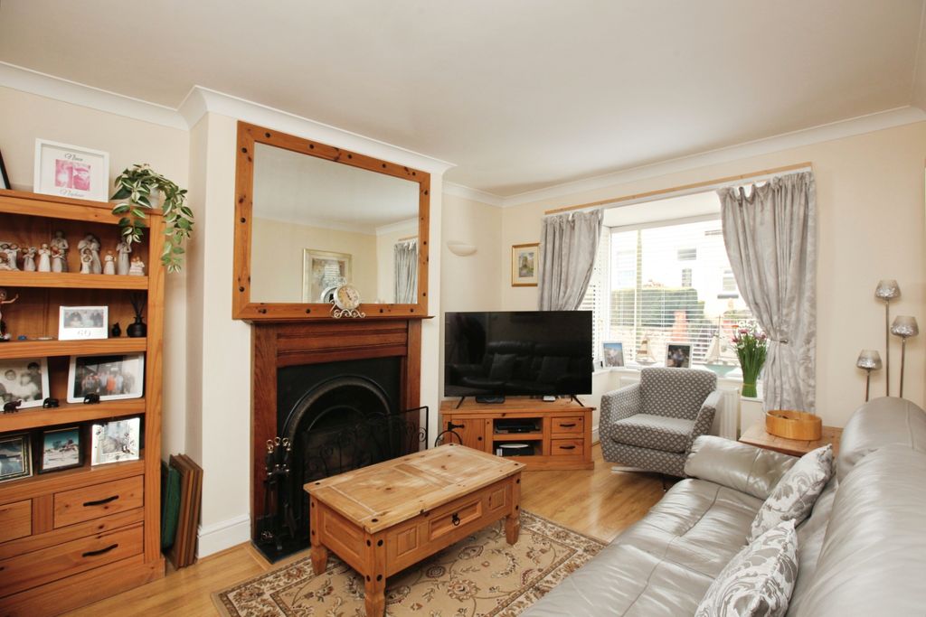 Property photo 2 of 18 Living Room