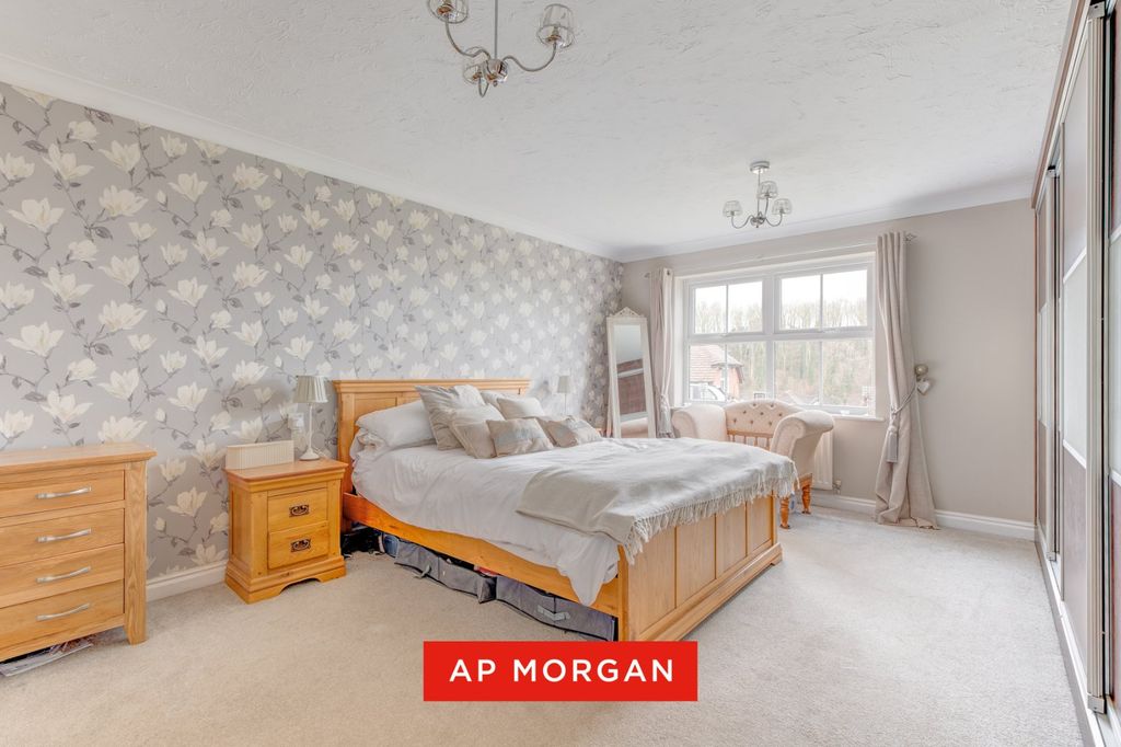 Property photo 2 of 27 Picture No. 24