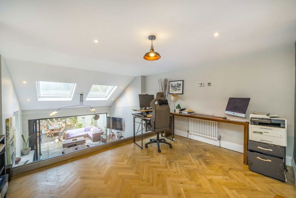 Property photo 3 of 8