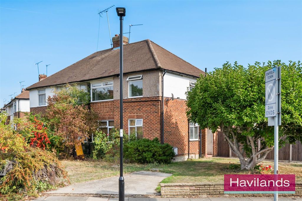 Property photo 1 of 12 Lyndhurst Gardens-12.Jpg