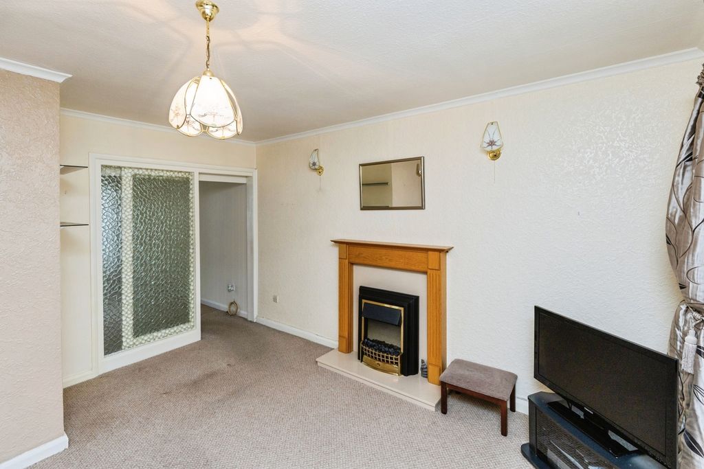 Property photo 2 of 17 Living Room