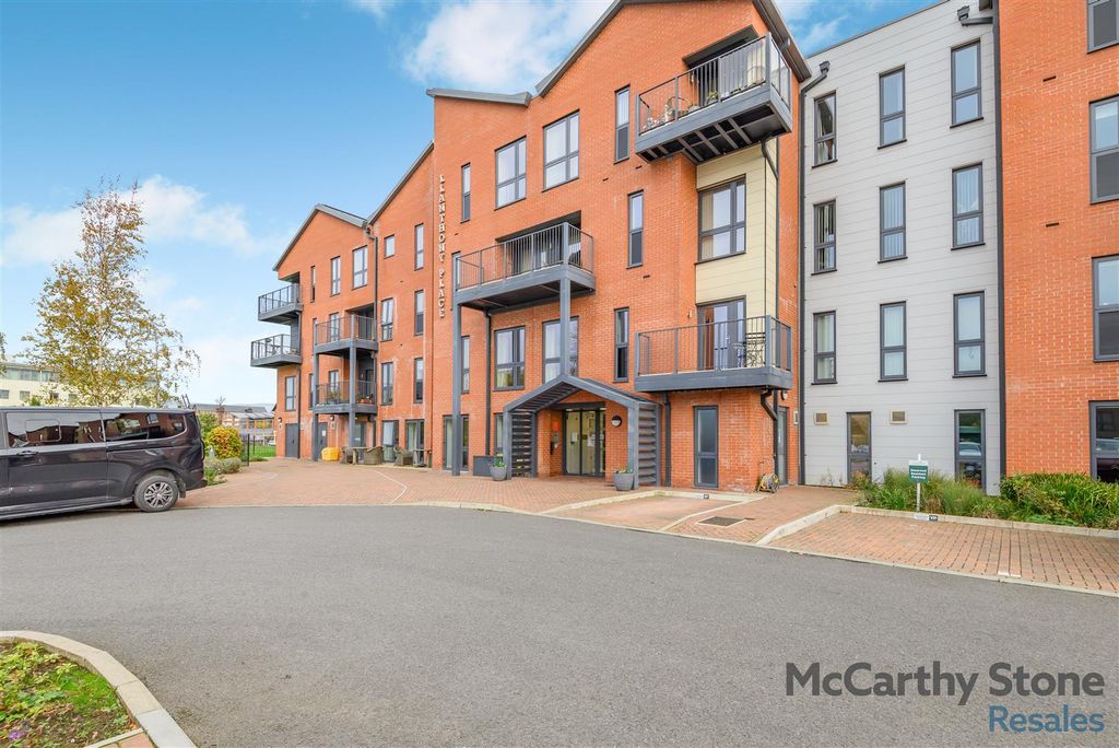 Property photo 1 of 37 8668183-Exterior06.Jpg