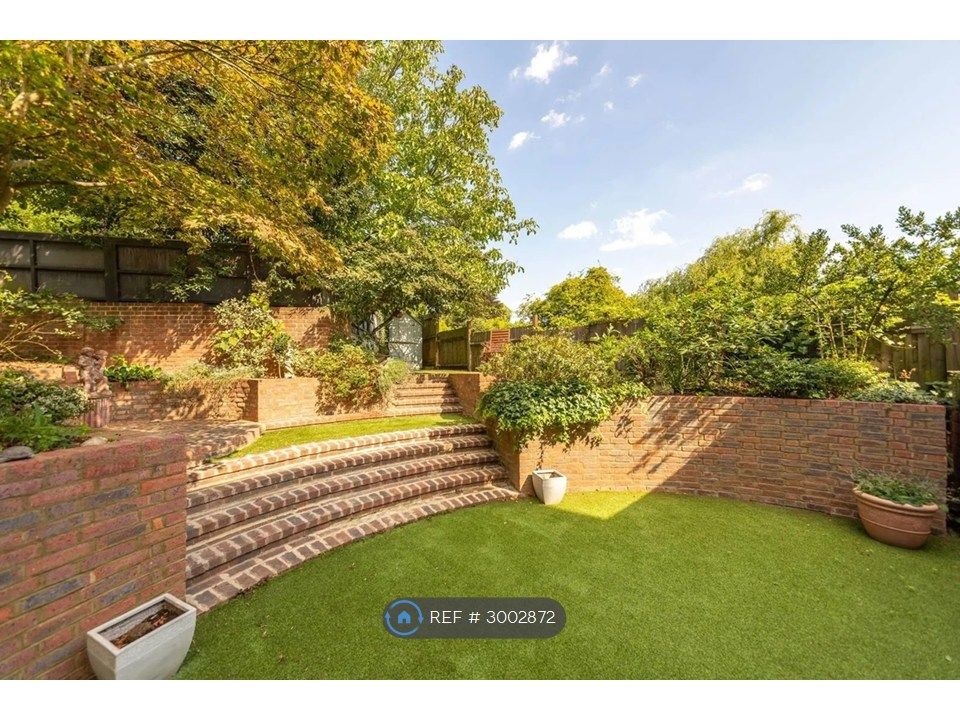 Property photo 2 of 10 Private Garden
