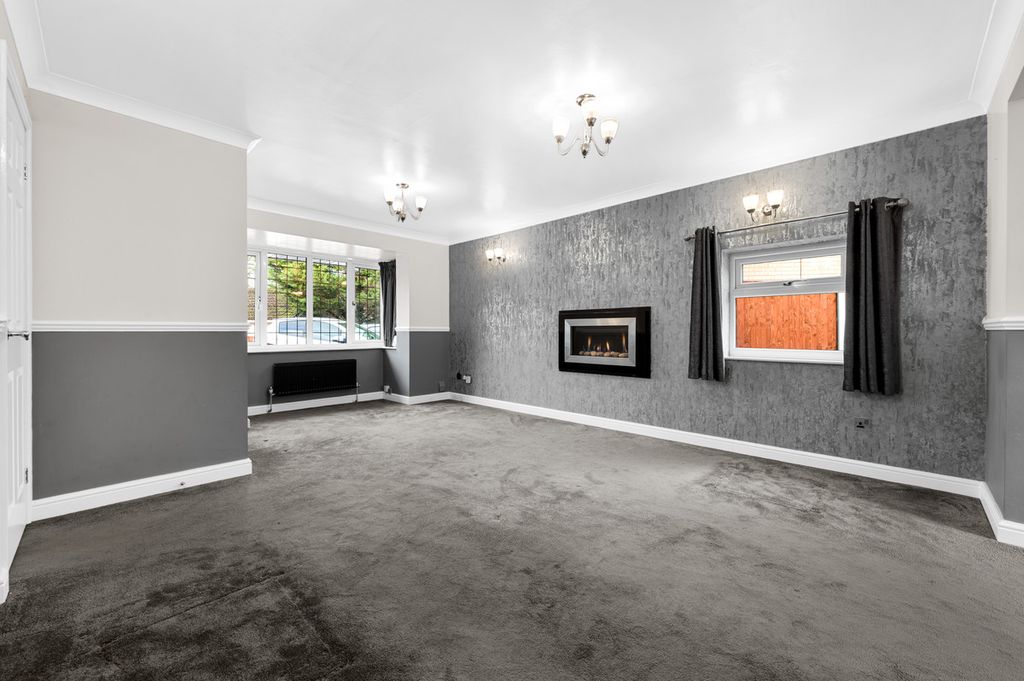 Property photo 3 of 28