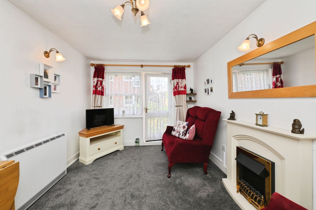 Property photo 2 of 17