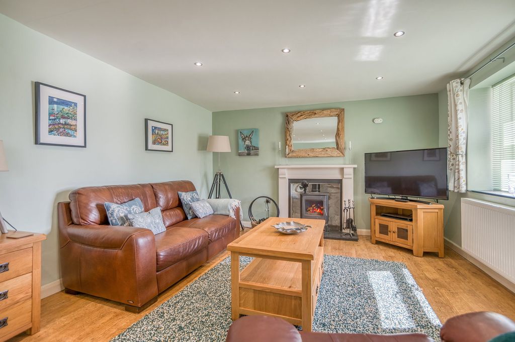 Property photo 2 of 42