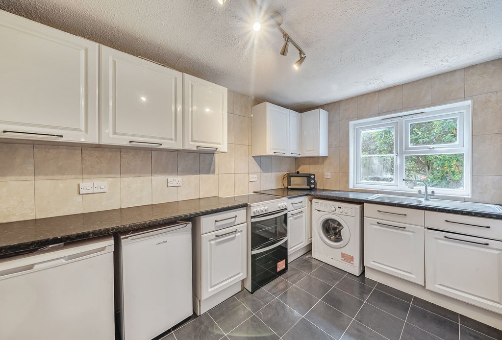 Property photo 3 of 8 9-681Cbb9A71F62-1...