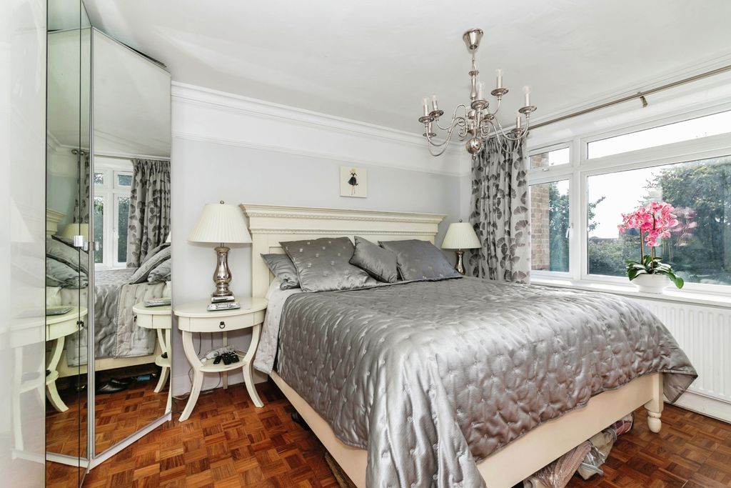 Property photo 3 of 11 Bedroom