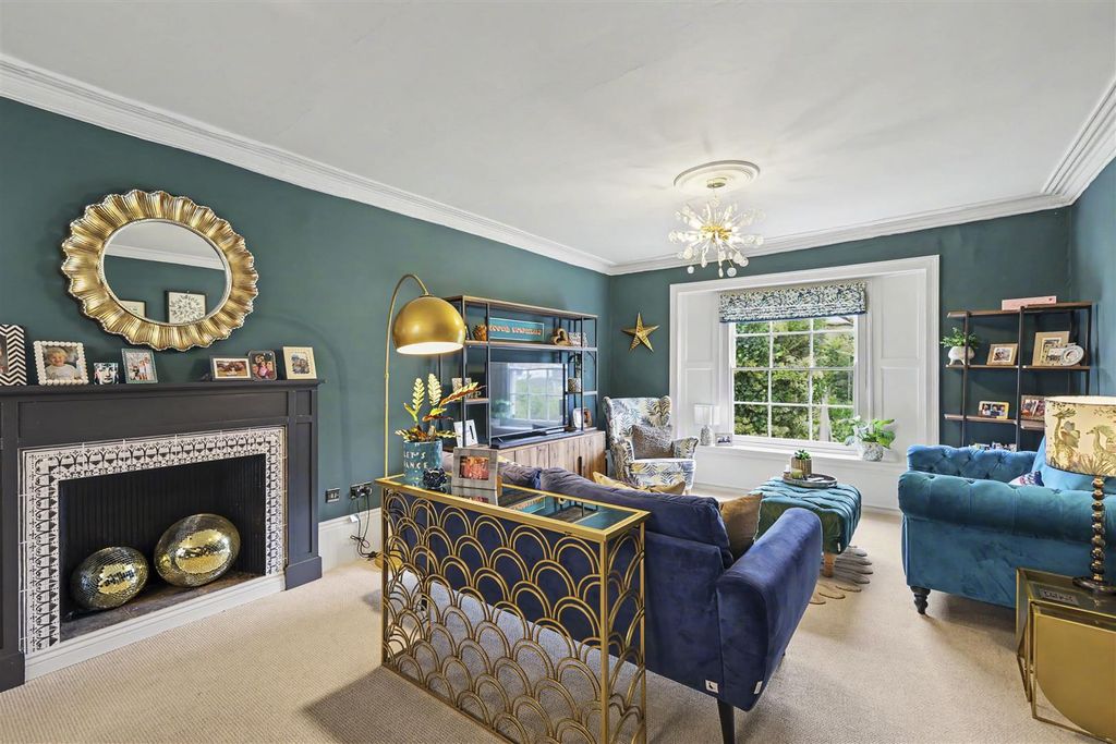 Property photo 2 of 28