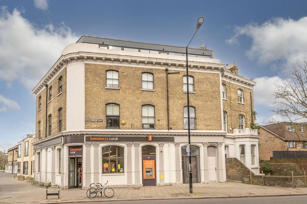 Property photo 2 of 19