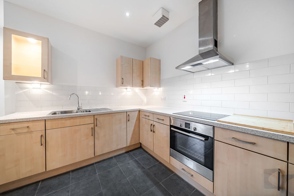 Property photo 3 of 18 Kitchen