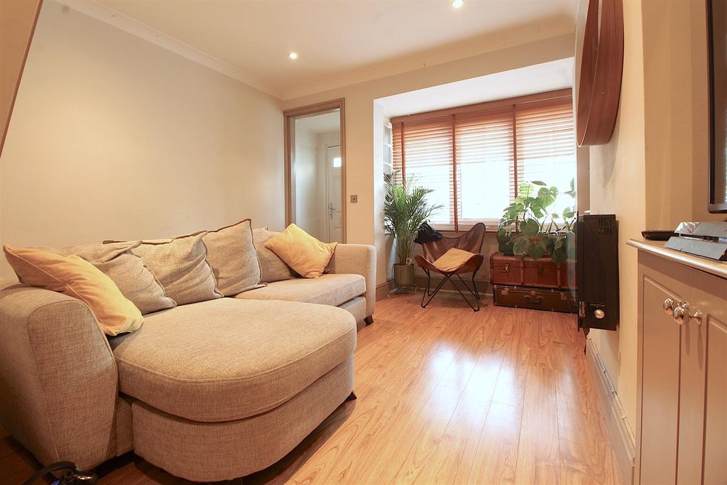 Property photo 1 of 9 Lounge.Jpg