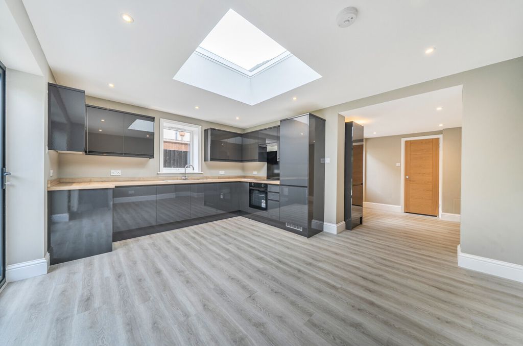 Property photo 3 of 24 1456064-12-69Fc3F...